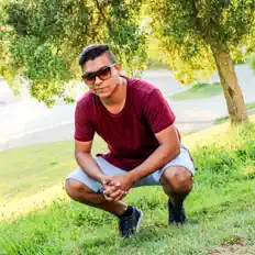 Dengarkan Nico Melody, tonton video musik, baca bio, lihat tanggal tur & lainnya!