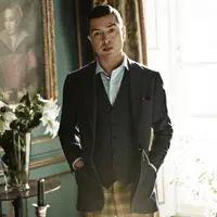 聆聽 undefined、觀看音樂影片、閱讀小傳、查看巡演日期等！