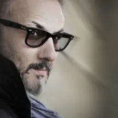 收听 Sevada、观看音乐视频、阅读小传、查看巡演日期等 ！