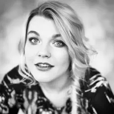 Poslechněte si interpreta Charley Ann, sledujte hudební videa, přečtěte si životopis, podívejte se na data turné a další informace.