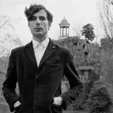 收听 Entrance、观看音乐视频、阅读小传、查看巡演日期等 ！