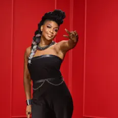 Ouça Courtney Harrell, assista a videoclipes, leia a biografia, veja as datas das turnês e mais!