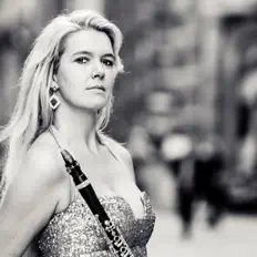 聆聽 Sabine Grofmeier、觀看音樂影片、閱讀小傳、查看巡演日期等！