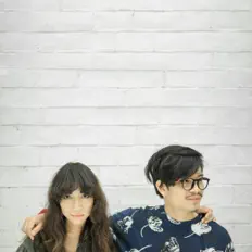 收听 Two Pills After Meal、观看音乐视频、阅读小传、查看巡演日期等 ！