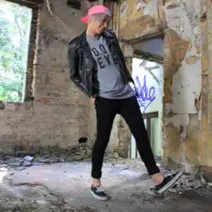 Ascolta NatNoiz, guarda video musicali, leggi la biografia, vedi le date del tour & altro!