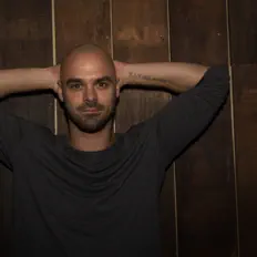 Oliver Osborneを聴いたり、ミュージックビデオを鑑賞したり、経歴やツアー日程などを確認したりしましょう！