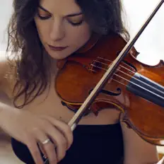 Hör dir Liana Gourdjia an, schau dir Musikvideos an, lies die Biografie, finde Tourdaten und mehr!