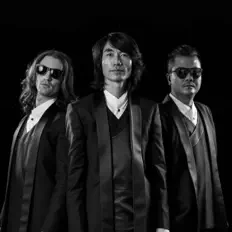 Listen to 废墟乐队, watch music videos, read bio, see tour dates & more!
