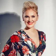 聆聽 Zeliha Sunal、觀看音樂影片、閱讀小傳、查看巡演日期等！