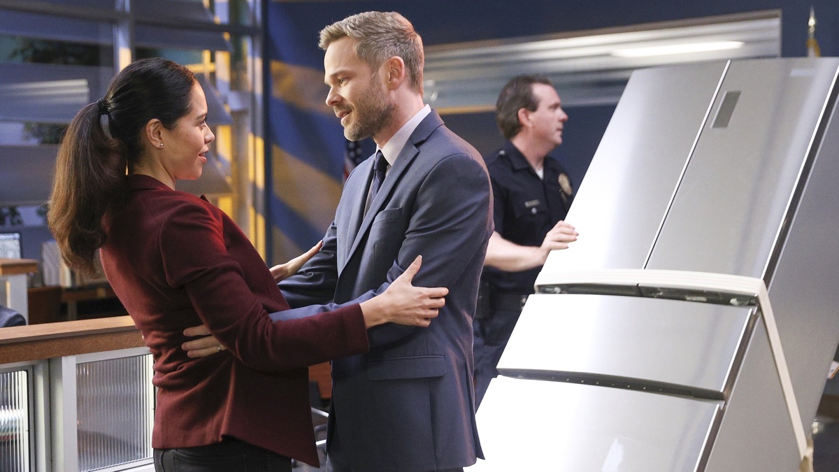 Red Hot - The Rookie (Series 4, Episode 4) - Apple TV (LB)