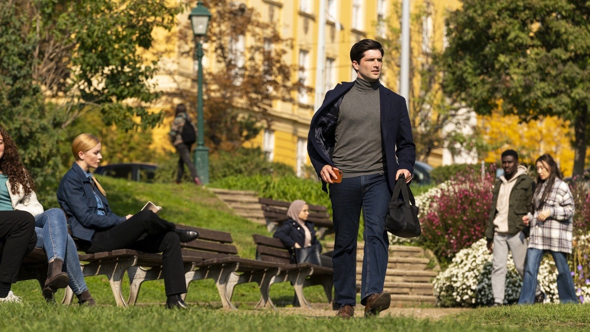 ‎A Proven Liar - FBI: International (temporada 2, episodio 7) - Apple ...