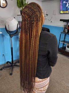 Queen 228 Hair Braiding Salon