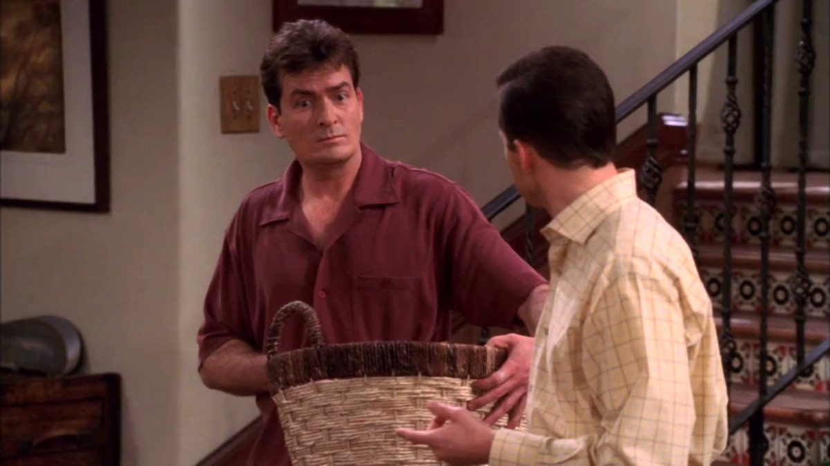 Just Like Buffalo - Two and a Half Men (Season 1, Episode 23) - Apple TV - Two And A Half Men Just Like Buffalo