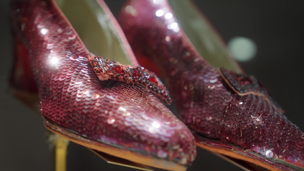 ‎Episode 1 - Ruby Red Handed: Stealing America's Most Famous Pair of ...