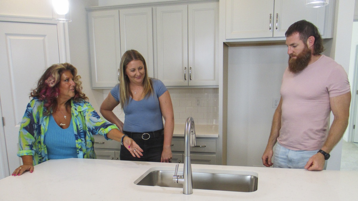 Rugby Players in Richmond House Hunters (Season 245, Episode 12