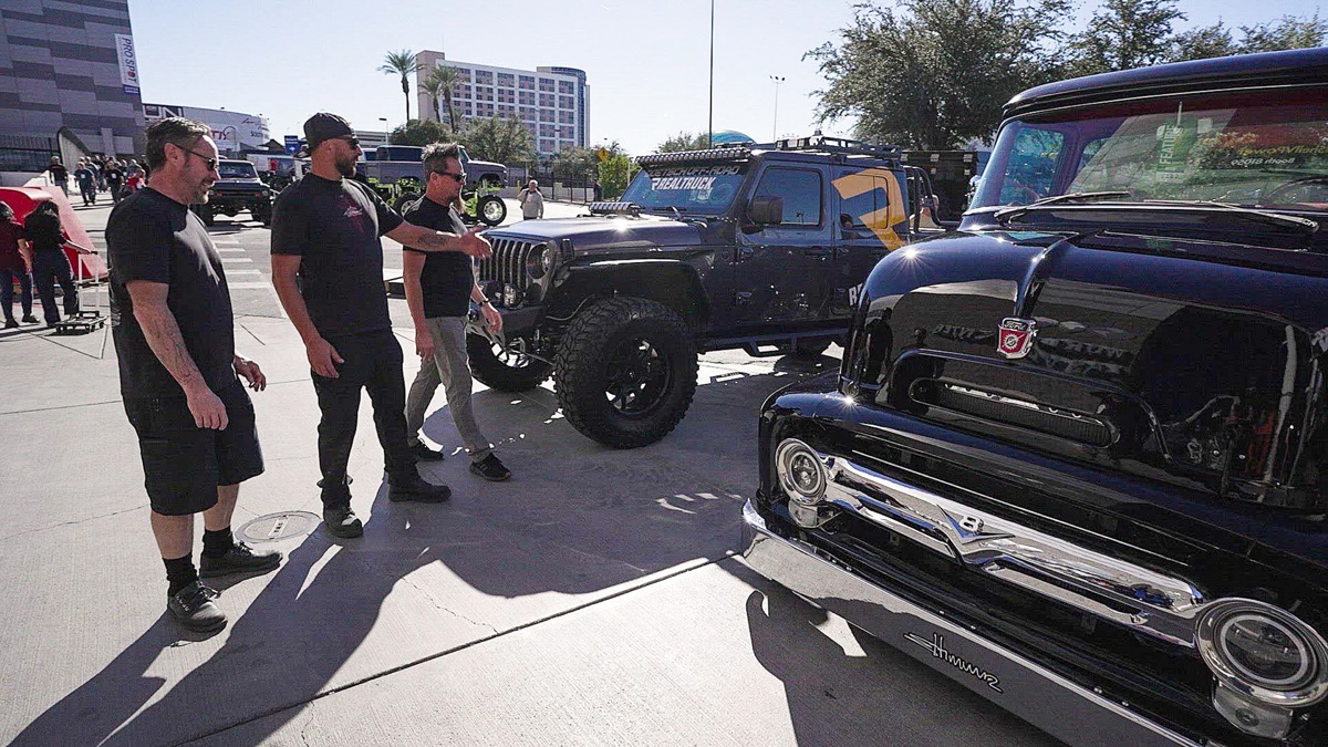 ‎7 Cars, 4 Days, 1 Bitchin' Event – Kindig Customs (Season 10, Episode ...