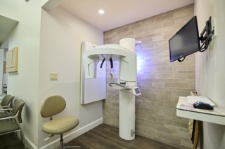 Dentist of Bixby Knolls Dental Office of Dr. Hamid Barkhordar
