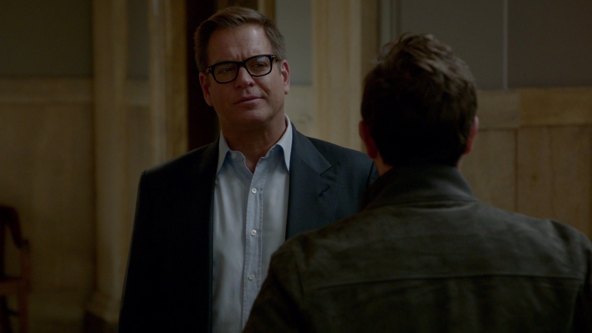 ‎Caliban - Bull (Season 6, Episode 12) - Apple TV