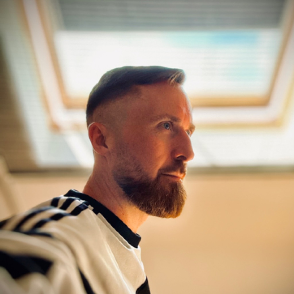 AppleMusic profile picture for @environ