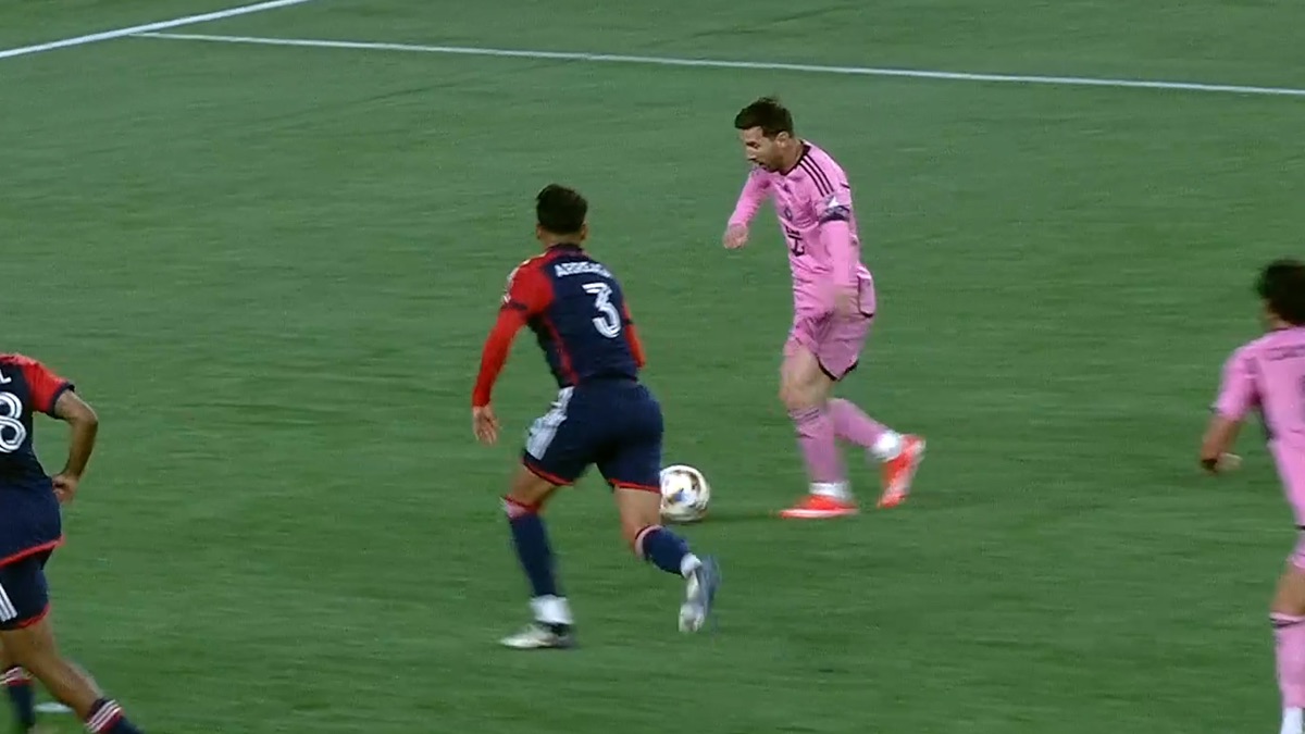 Goal: Messi vs. NE, 32' (en español) - Watch MLS Highlights (AU)