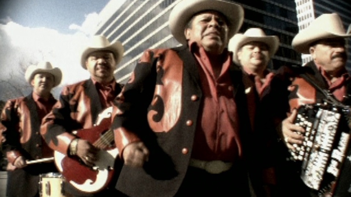 ‎Somos Iguales - Music Video by Los Razos - Apple Music