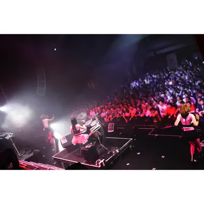 Plastic live from tokyo - Aira Mitsuki