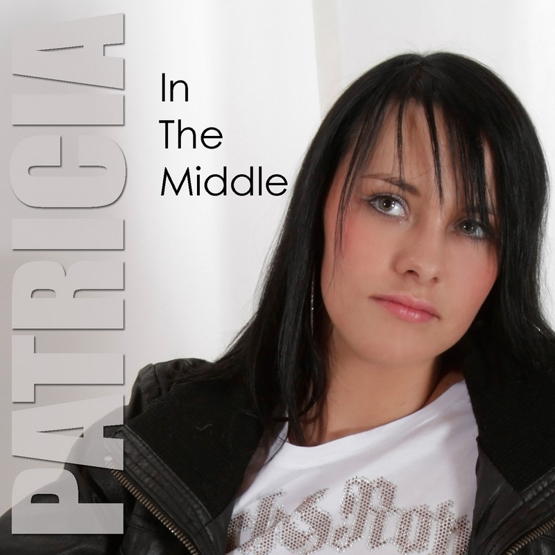 In the Middle - Single by Patricia album cover