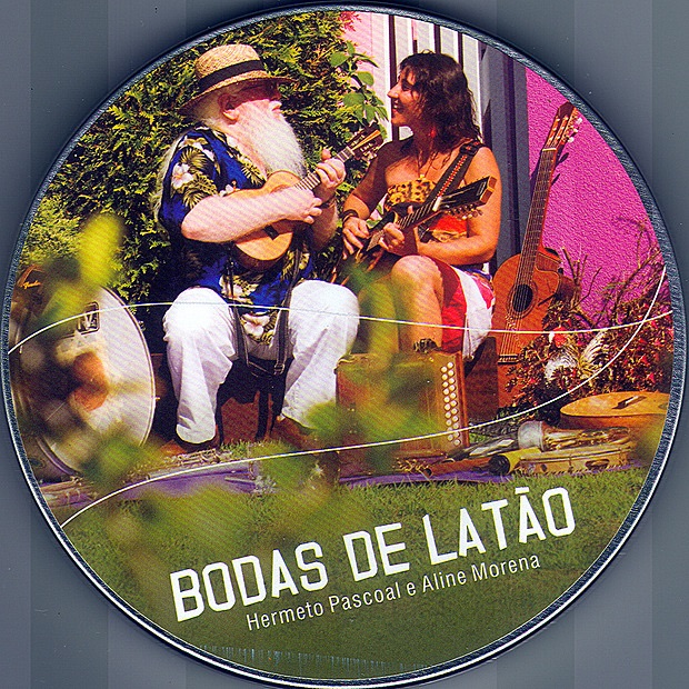Обложка альбома «Bodas de Latão» — Hermeto Pascoal & Aline Morena