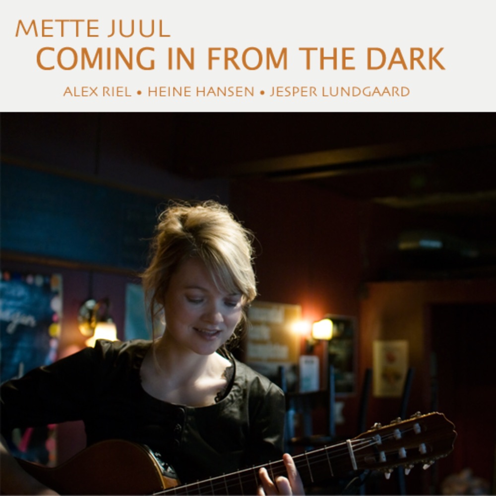 Обложка альбома «Coming In from the Dark» — Mette Juul