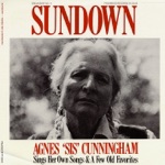 Sis Cunningham - Strange Things Happenin'