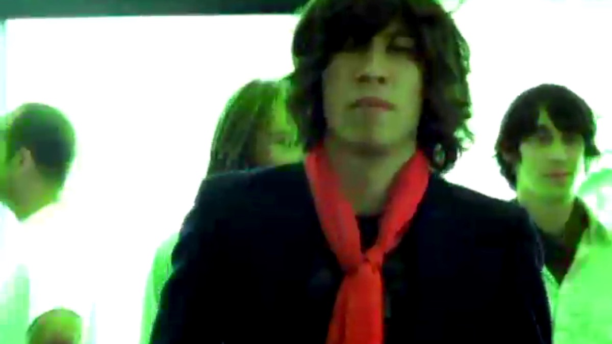 Funny Little Feeling》 Rock 'n' Roll Soldiers的音乐视频 Apple Music