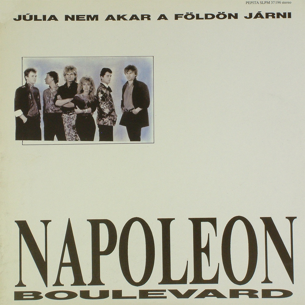 Júlia Nem Akar a Földön Járni