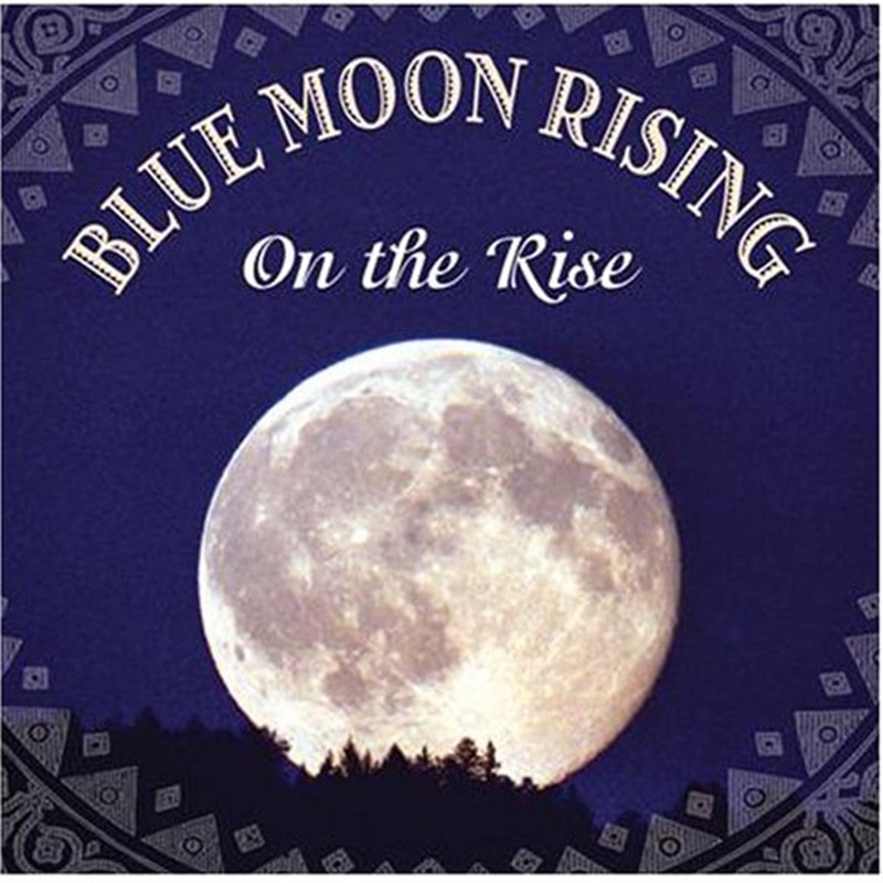 Детские песни луна. Rises the moonобложка. Blue Moon Rising. Пластинка Blue Moon. Rises the Moon текст.