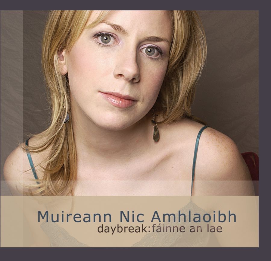Обложка альбома «Daybreak: Fáinne an Lae» — Muireann Nic Amhlaoibh