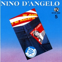 'NU JEANS E 'NA MAGLIETTA