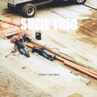 Drei Mann im Doppelbett