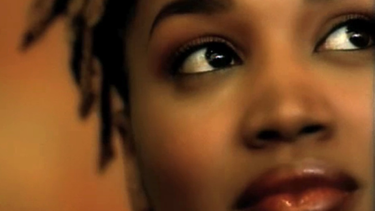 Say Yes - フロエトリーのミュージックビデオ - Apple Music