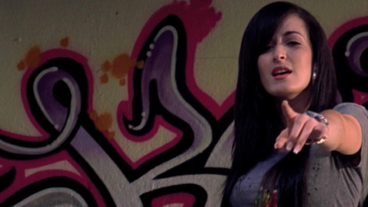 Coup de coeur (feat. Soprano) - Music Video by Kenza Farah