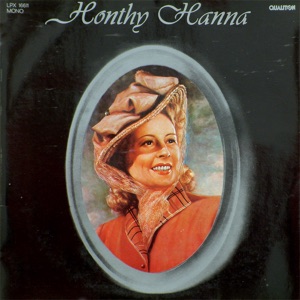 Honthy Hanna operettekből énekel