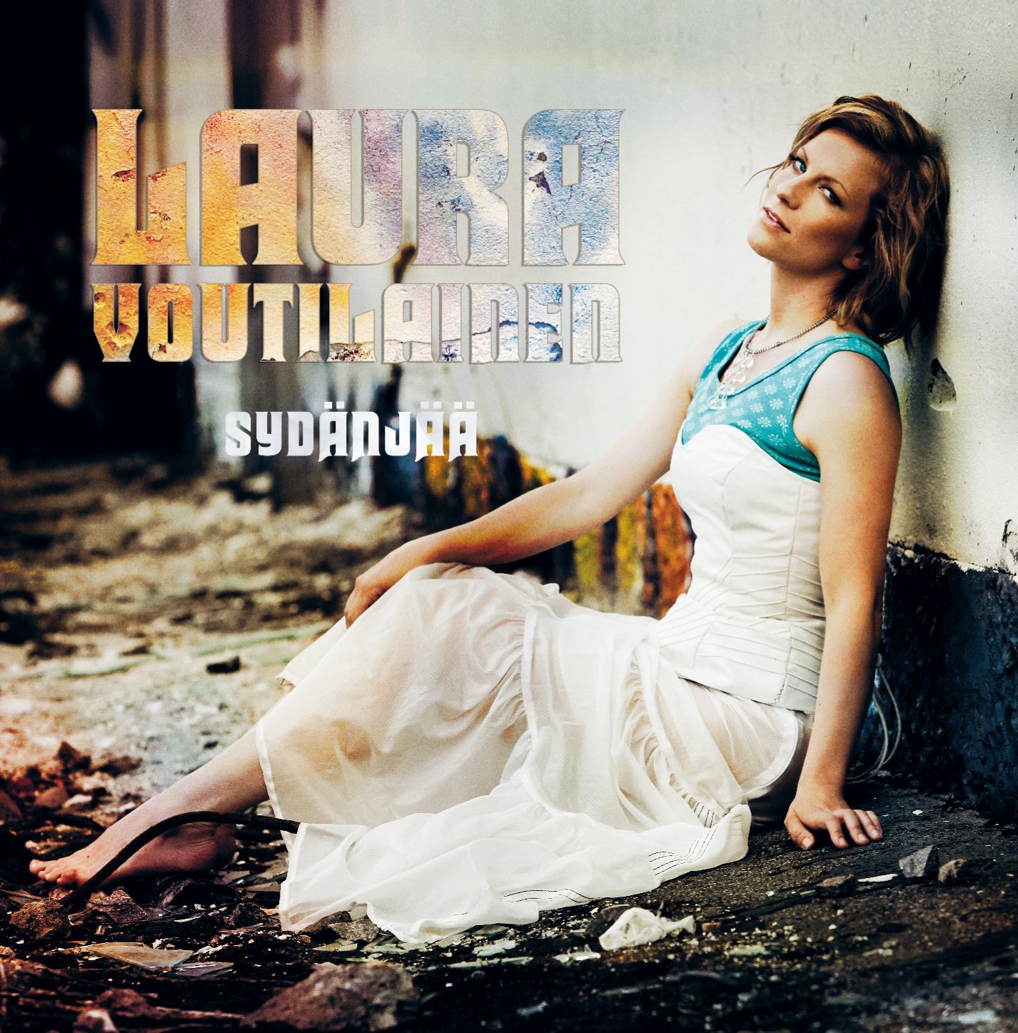 LAURA VOUTILAINEN - VASTAA