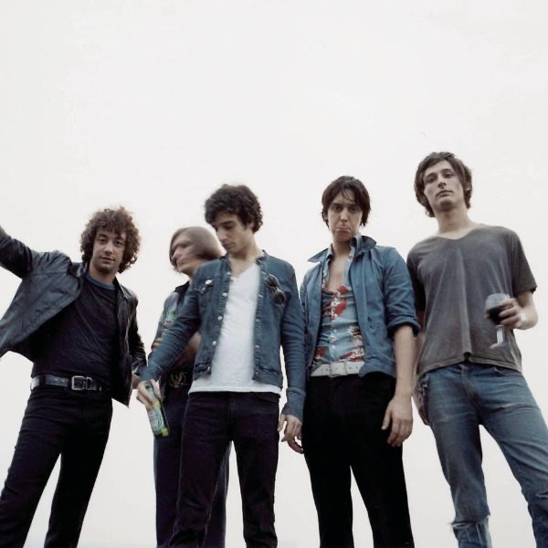 Angles - The Strokesのアルバム - Apple Music