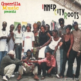 Whey Dem Deh Pon Earthworm