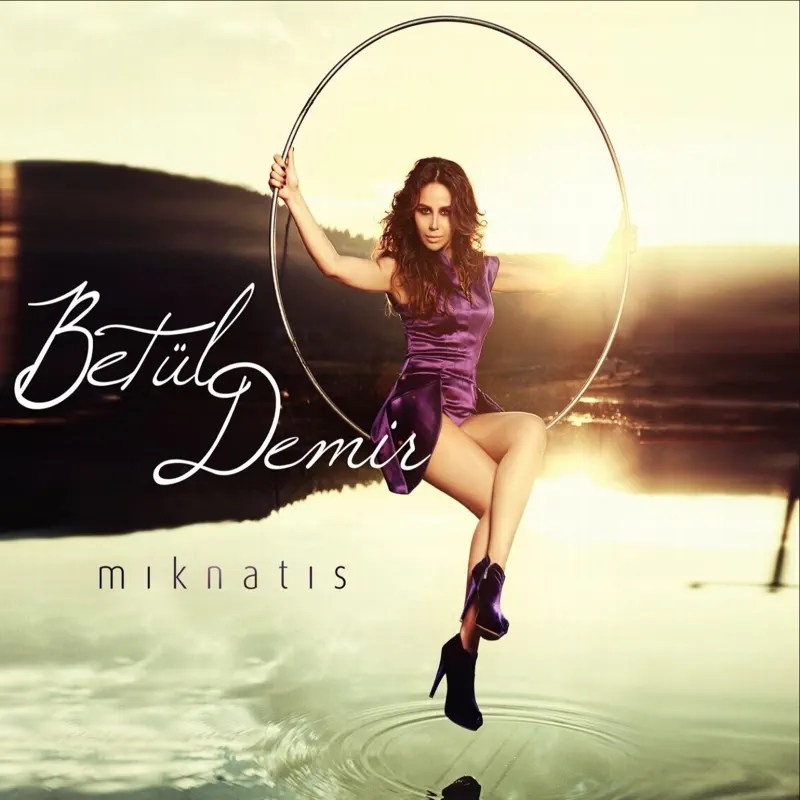 Betül Demir Üşüdüm
