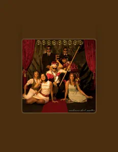 Egomaniacを聴いたり、ミュージックビデオを鑑賞したり、経歴やツアー日程などを確認したりしましょう！