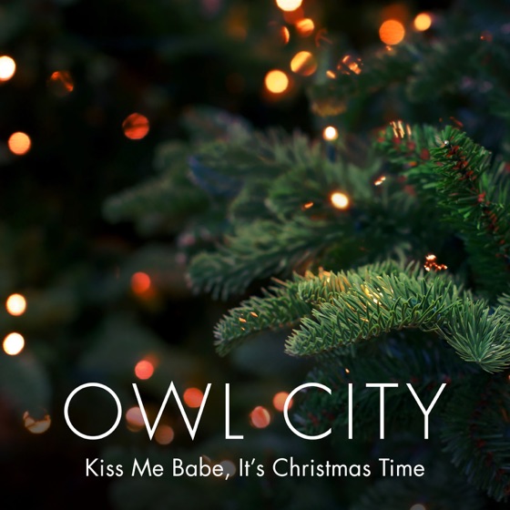Cover artwork for Kiss Me Babe, It's Christmas Time