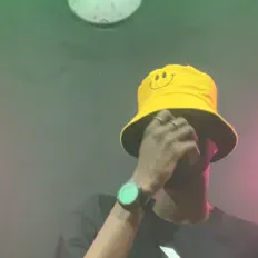 聆聽 Dj Olly、觀看音樂影片、閱讀小傳、查看巡演日期等！