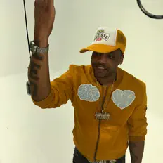 Escucha a LeoSki D, mira vídeos musicales, lee la biografía, consulta fechas de giras y mucho más.