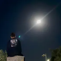 Poslechněte si interpreta Oscar Webb, sledujte hudební videa, přečtěte si životopis, podívejte se na data turné a další informace.