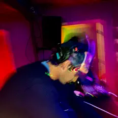 Ben Rubinを聴いたり、ミュージックビデオを鑑賞したり、経歴やツアー日程などを確認したりしましょう！