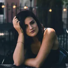 Hör dir Myna MacArthur an, schau dir Musikvideos an, lies die Biografie, finde Tourdaten und mehr!